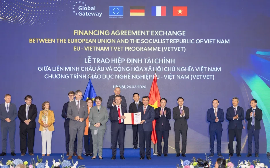 EU đầu tư 560 triệu Euro vào giao thông, năng lượng sạch tại Việt Nam EU đầu tư 560 triệu Euro vào giao thông, năng lượng sạch tại Việt Nam