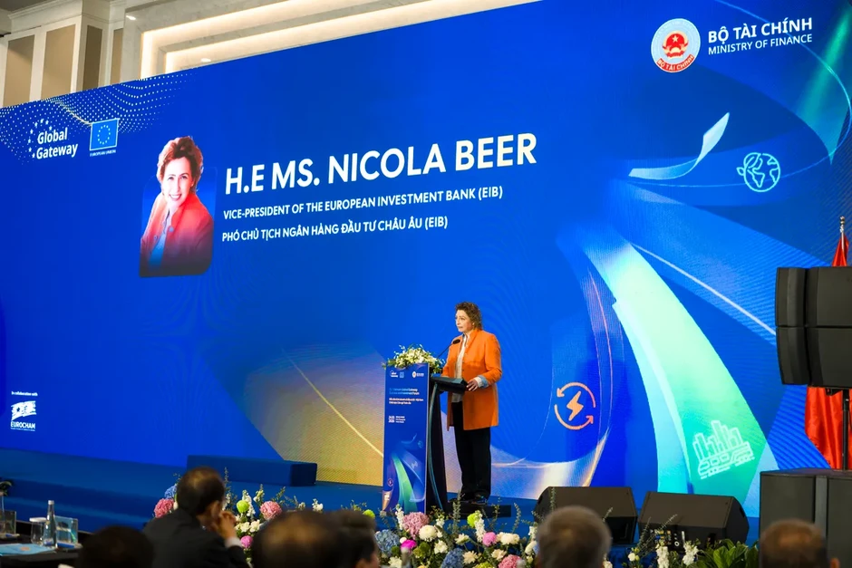 EU đầu tư 560 triệu Euro vào giao thông, năng lượng sạch tại Việt Nam EU đầu tư 560 triệu Euro vào giao thông, năng lượng sạch tại Việt Nam