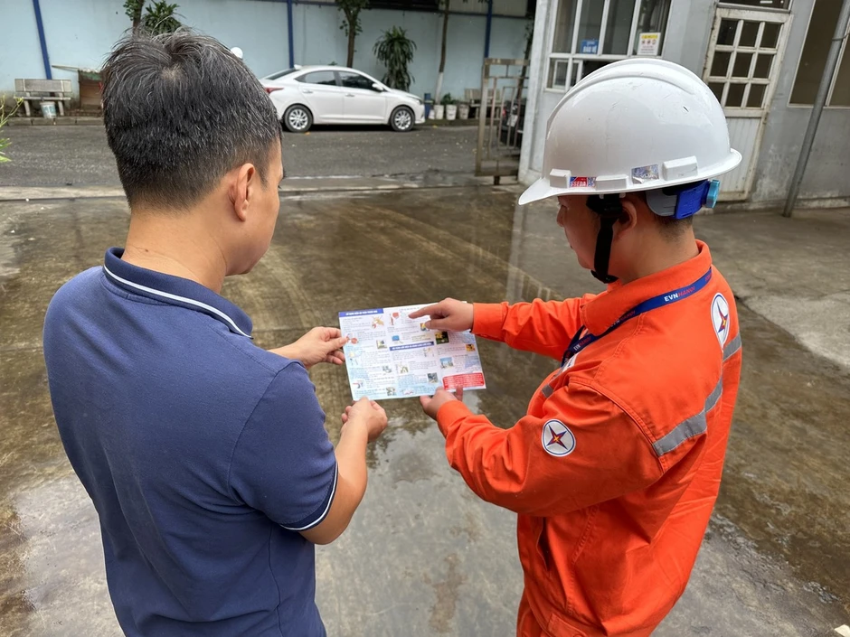 EVNHANOI đẩy mạnh tuyên truyền tiết kiệm điện vì mục tiêu phát triển bền vững EVNHANOI đẩy mạnh tuyên truyền tiết kiệm điện vì mục tiêu phát triển bền vững
