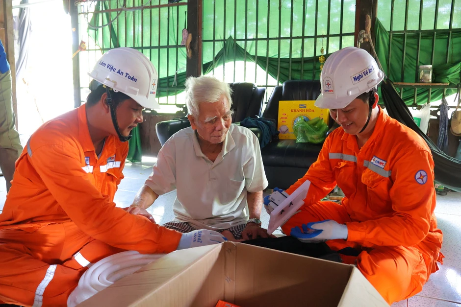 EVNSPC: Nhiều hoạt động tri ân nhân Ngày Thương binh - Liệt sĩ EVNSPC: Nhiều hoạt động tri ân nhân Ngày Thương binh - Liệt sĩ