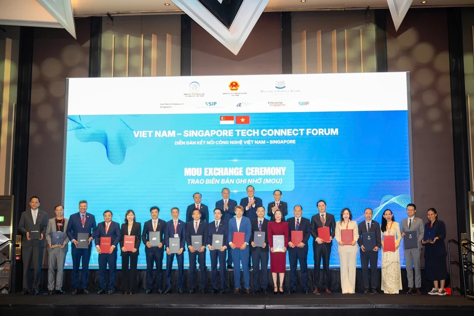 FPT bắt tay chuyển đổi AI với loạt tập đoàn lớn tại Thái Lan và Singapore FPT bắt tay chuyển đổi AI với loạt tập đoàn lớn tại Thái Lan và Singapore