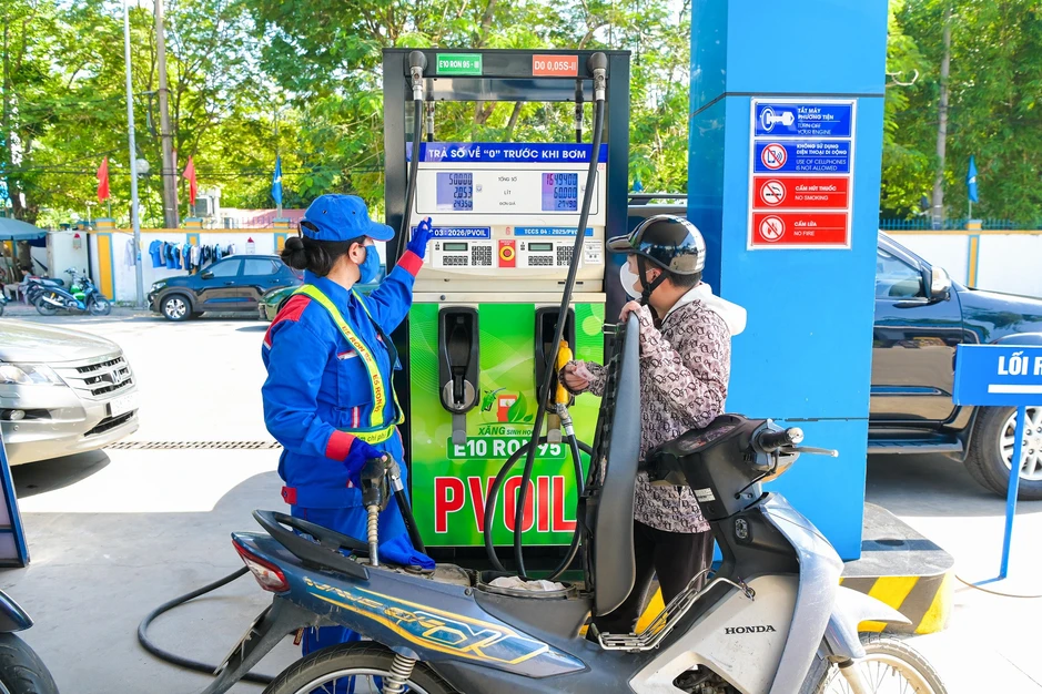 Gần 1.000 Cửa hàng xăng dầu PVOIL đã sẵn sàng bán xăng E10 Gần 1.000 Cửa hàng xăng dầu PVOIL đã sẵn sàng bán xăng E10