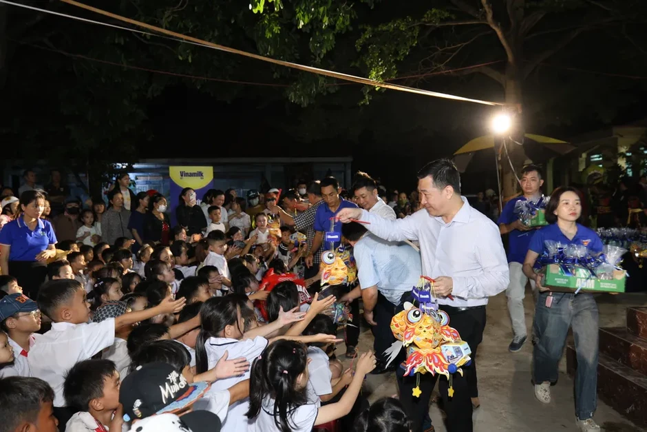 Gần 40.000 trẻ em đón Trung thu cùng Vinamilk Gần 40.000 trẻ em đón Trung thu cùng Vinamilk
