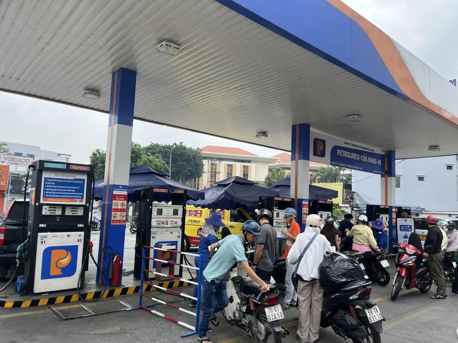 Gần 7 triệu lượt tìm kiếm về xăng dầu trong 12 ngày khi giá biến động Gần 7 triệu lượt tìm kiếm về xăng dầu trong 12 ngày khi giá biến động
