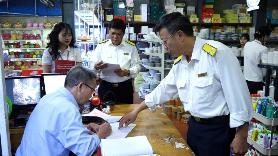 Gánh họa từ 'doanh nghiệp ma' Gánh họa từ 'doanh nghiệp ma'