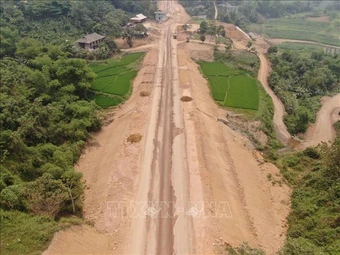 Gấp rút thi công tuyến nối Quốc lộ 32 với cao tốc Nội Bài - Lào Cai