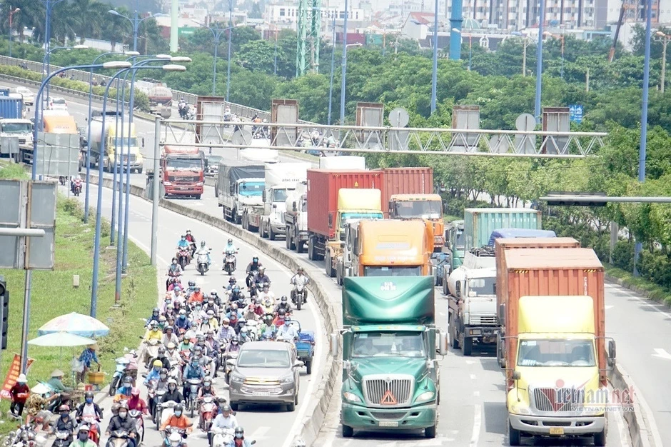 Giá dầu tăng cao, doanh nghiệp 50 xe gánh thêm 450 triệu mỗi tháng Giá dầu tăng cao, doanh nghiệp 50 xe gánh thêm 450 triệu mỗi tháng