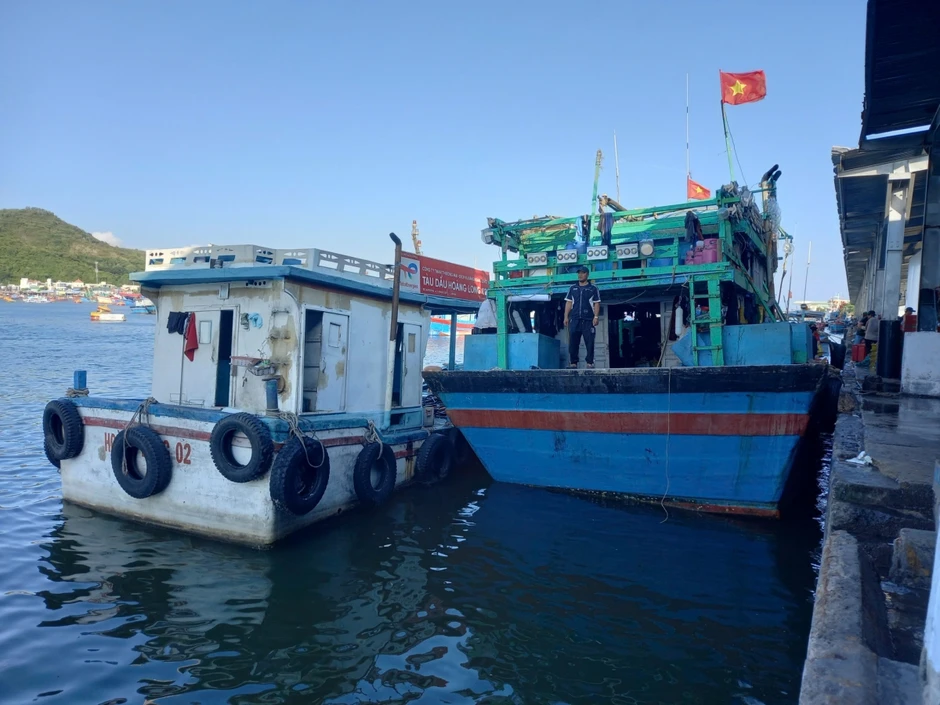 Giá nhiên liệu tăng cao: Ngư dân Nam Trung bộ xoay xở giữ nhịp vươn khơi Giá nhiên liệu tăng cao: Ngư dân Nam Trung bộ xoay xở giữ nhịp vươn khơi
