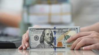 Giá USD 'chợ đen' thấp hơn ngân hàng