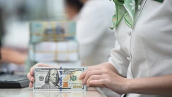Giá USD tiến sát đỉnh