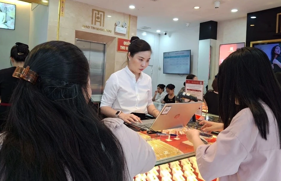 Giá vàng, bạc tiếp tục 'sập' mạnh, sắp tới sẽ ra sao? Giá vàng, bạc tiếp tục 'sập' mạnh, sắp tới sẽ ra sao?