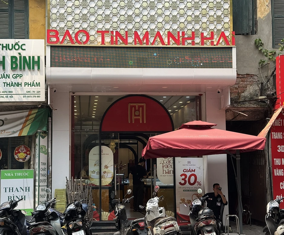 Giá vàng giảm, tiệm vàng vắng khách, Bảo Tín Minh Châu cho mua 10 chỉ cầm về Giá vàng giảm, tiệm vàng vắng khách, Bảo Tín Minh Châu cho mua 10 chỉ cầm về