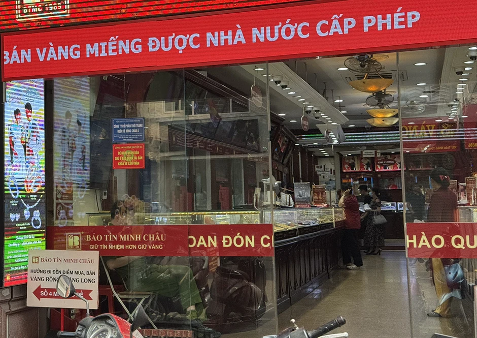 Giá vàng giảm, tiệm vàng vắng khách, Bảo Tín Minh Châu cho mua 10 chỉ cầm về Giá vàng giảm, tiệm vàng vắng khách, Bảo Tín Minh Châu cho mua 10 chỉ cầm về