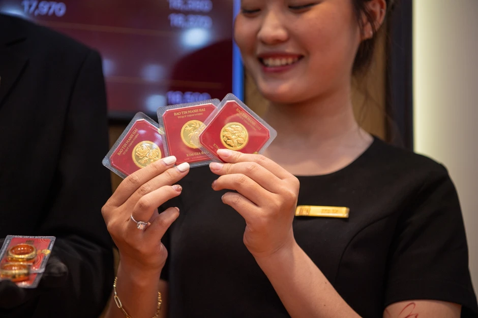 Giá vàng hôm nay 1/5/2026: Vàng lại 'quay xe', giảm mạnh không ngờ Giá vàng hôm nay 1/5/2026: Vàng lại 'quay xe', giảm mạnh không ngờ