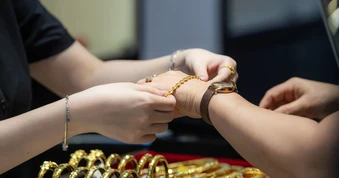 Giá vàng hôm nay (18/5): Tiếp đà giảm mạnh