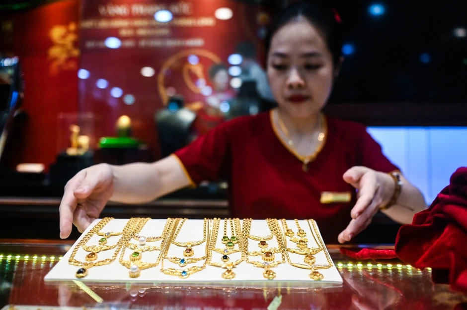 Giá vàng hôm nay 18/7/2026: Thế giới vẫn 'mắc kẹt', SJC tiếp tục lao dốc