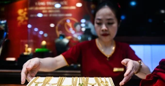 Giá vàng hôm nay 18/7/2026: Thế giới vẫn 'mắc kẹt', SJC tiếp tục lao dốc