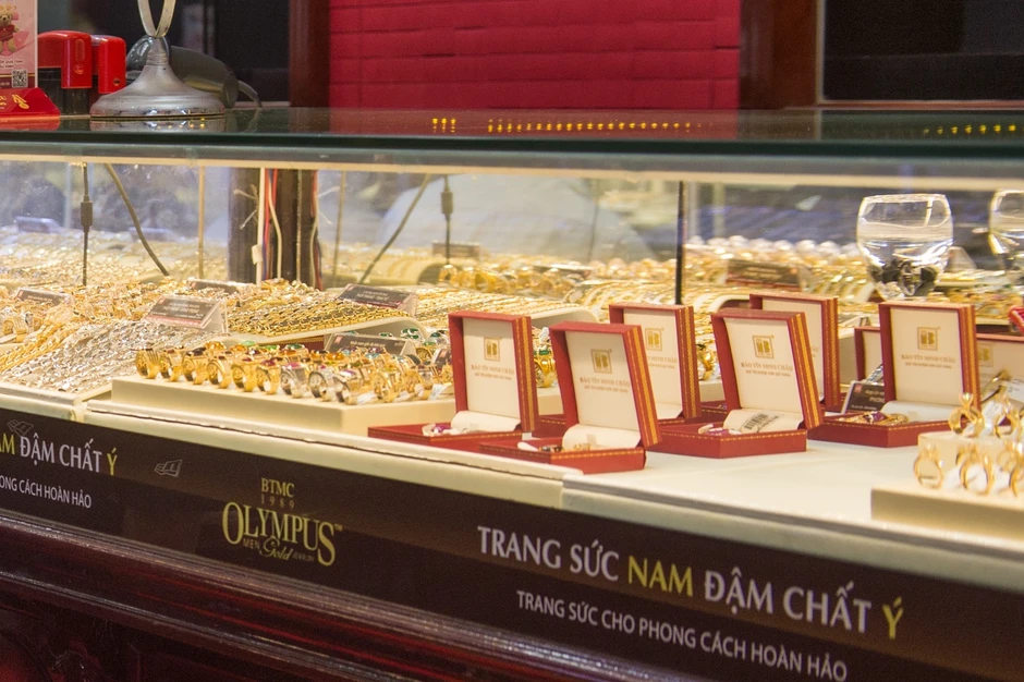 Giá vàng hôm nay 8/3/2026 biến động mạnh trước căng thẳng địa chính trị Giá vàng hôm nay 8/3/2026 biến động mạnh trước căng thẳng địa chính trị