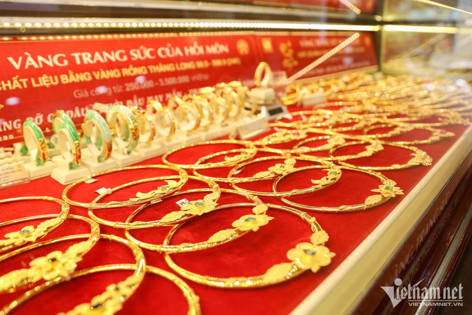 Giá vàng hôm nay 8/7/2026: Đảo chiều bất thành, vàng lại rơi thẳng đứng Giá vàng hôm nay 8/7/2026: Đảo chiều bất thành, vàng lại rơi thẳng đứng