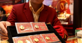 Giá vàng hôm nay ngày 13/4/2026 rơi thẳng đứng, vàng miếng SJC giảm mạnh