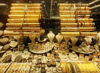 Giá vàng tăng mạnh nhất trong 6 tháng nhờ triển vọng thỏa thuận Hormuz