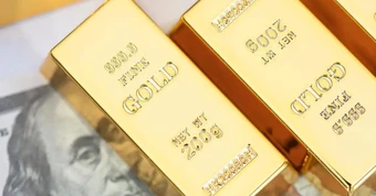 Giá vàng thế giới ‘rơi thẳng đứng’ gần 100 USD/ounce, về sát mốc 4.700 USD