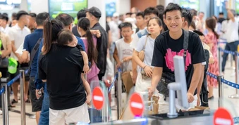 Giá vé máy bay tăng cao, khách bay dịp 30-4 vẫn tăng tới 15%