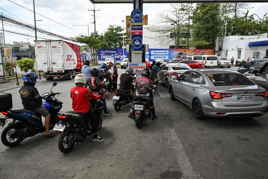 Giá xăng các nước châu Á biến động ra sao giữa sức nóng Trung Đông? Giá xăng các nước châu Á biến động ra sao giữa sức nóng Trung Đông?