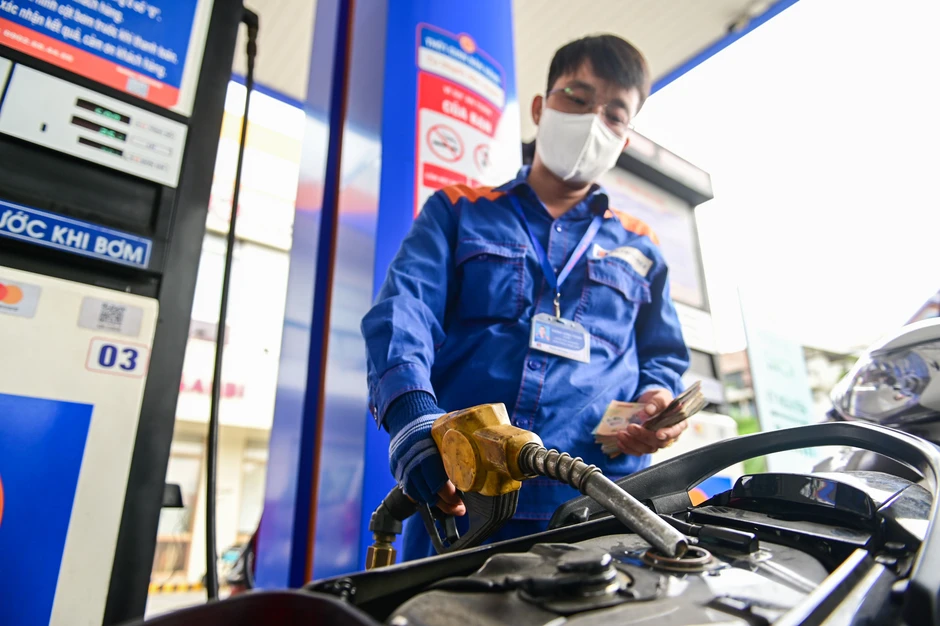 Giá xăng dầu có loại giảm gần 10.000 đồng/lít; chỉ còn xăng E10 từ 30/4 Giá xăng dầu có loại giảm gần 10.000 đồng/lít; chỉ còn xăng E10 từ 30/4