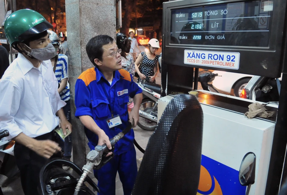 Giá xăng dầu có loại tăng tới 7.000 đồng/lít: Quỹ Bình ổn còn gần 6.000 tỷ sao chưa chi? Giá xăng dầu có loại tăng tới 7.000 đồng/lít: Quỹ Bình ổn còn gần 6.000 tỷ sao chưa chi?