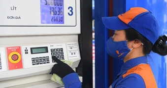 Giá xăng dầu giảm sâu, CPI bất ngờ đi xuống