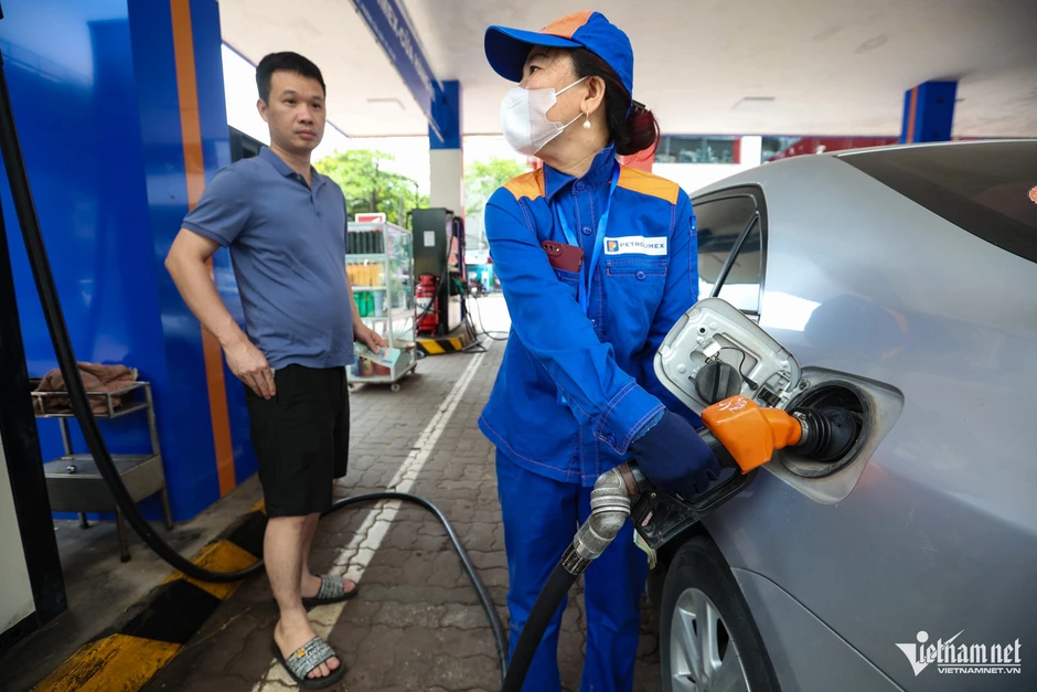 Giá xăng dầu hôm nay 5/6: Dầu thế giới giảm mạnh, trong nước E10 có giá mới Giá xăng dầu hôm nay 5/6: Dầu thế giới giảm mạnh, trong nước E10 có giá mới