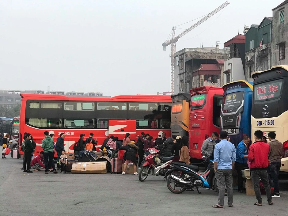 Giá xăng dầu tăng, hàng trăm tuyến xe khách điều chỉnh tăng giá vé Giá xăng dầu tăng, hàng trăm tuyến xe khách điều chỉnh tăng giá vé