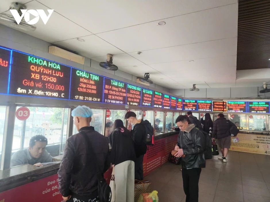 Giá xăng dầu tăng, hàng trăm tuyến xe khách điều chỉnh tăng giá vé Giá xăng dầu tăng, hàng trăm tuyến xe khách điều chỉnh tăng giá vé