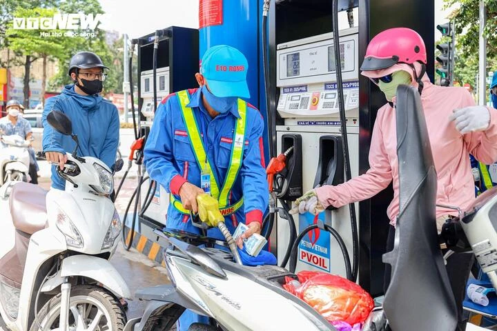 Giá xăng dầu thế giới đã giảm, vì sao giá trong nước vẫn tăng? Giá xăng dầu thế giới đã giảm, vì sao giá trong nước vẫn tăng?