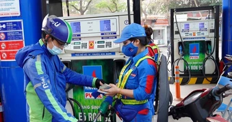 Giá xăng dầu trong nước tăng cao, dư địa nào để hạ nhiệt?