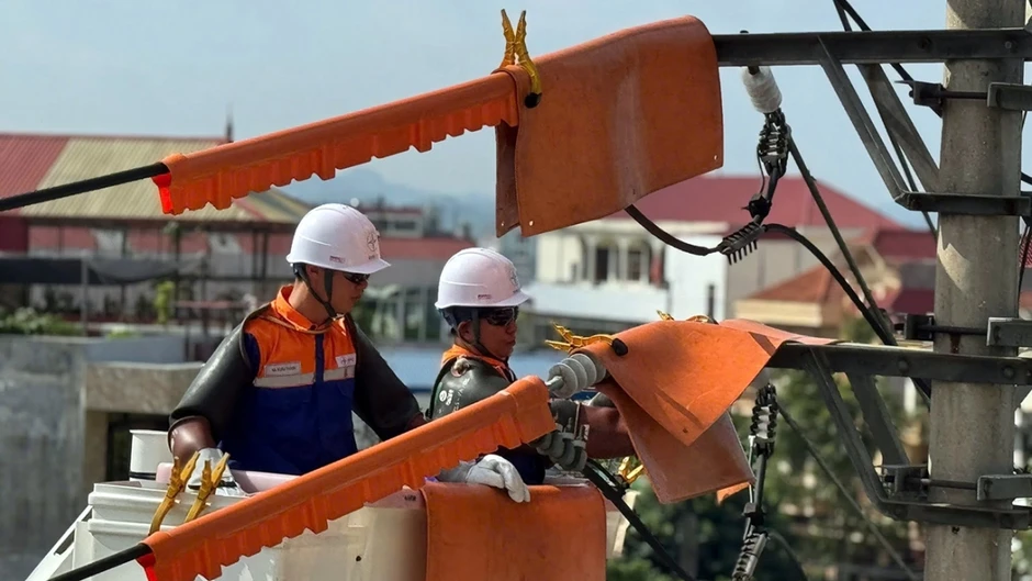 Giá xăng giảm, thủy điện dồi dào, vì sao EVN chưa giảm giá điện? Giá xăng giảm, thủy điện dồi dào, vì sao EVN chưa giảm giá điện?