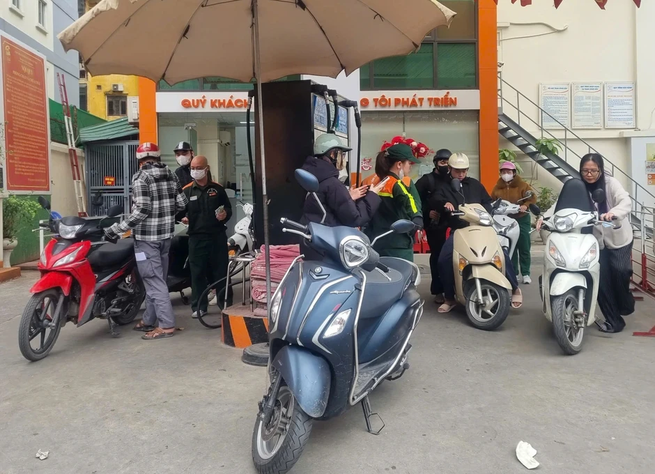 Giá xăng RON95-III tăng 335 đồng/lít, E5RON92 giảm 447 đồng/lít Giá xăng RON95-III tăng 335 đồng/lít, E5RON92 giảm 447 đồng/lít