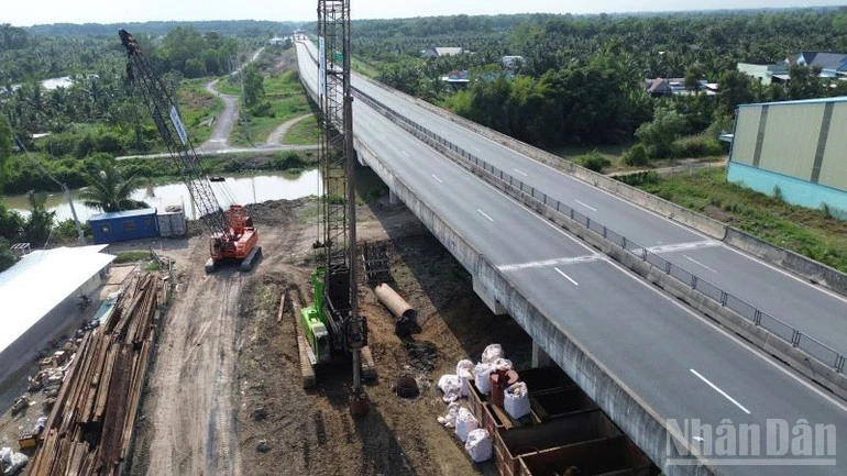 Giảm áp lực về nhiên liệu, vật liệu tại các công trình hạ tầng trọng điểm Giảm áp lực về nhiên liệu, vật liệu tại các công trình hạ tầng trọng điểm