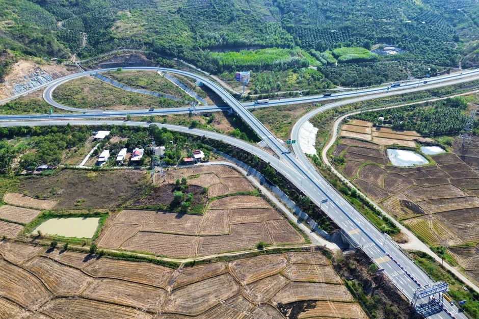 Giao trách nhiệm phát triển, cú hích tăng trưởng kinh tế Giao trách nhiệm phát triển, cú hích tăng trưởng kinh tế