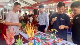 Giới thiệu hàng công nghiệp nông thôn tiêu biểu tại lễ hội chùa Tây Phương