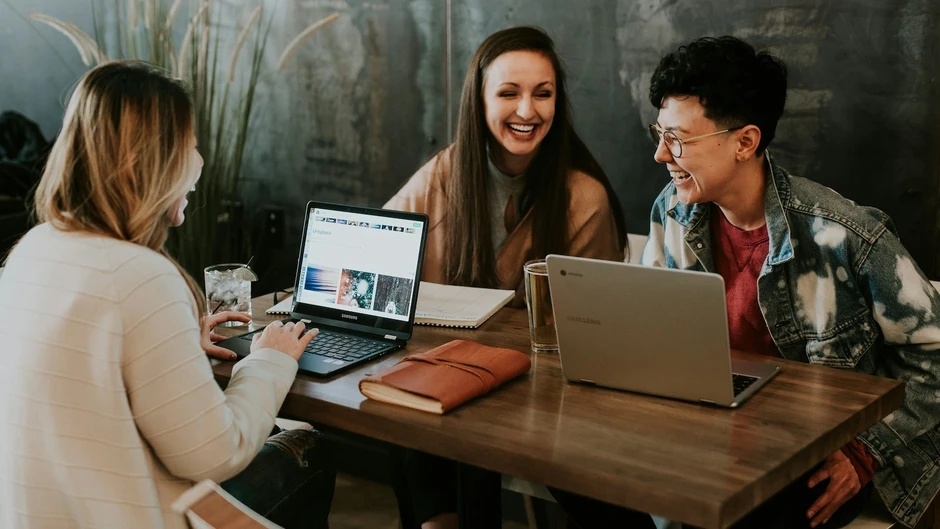 Giới tỷ phú chê nhân viên làm 8 tiếng mỗi ngày, Gen Z nói gì? Giới tỷ phú chê nhân viên làm 8 tiếng mỗi ngày, Gen Z nói gì?
