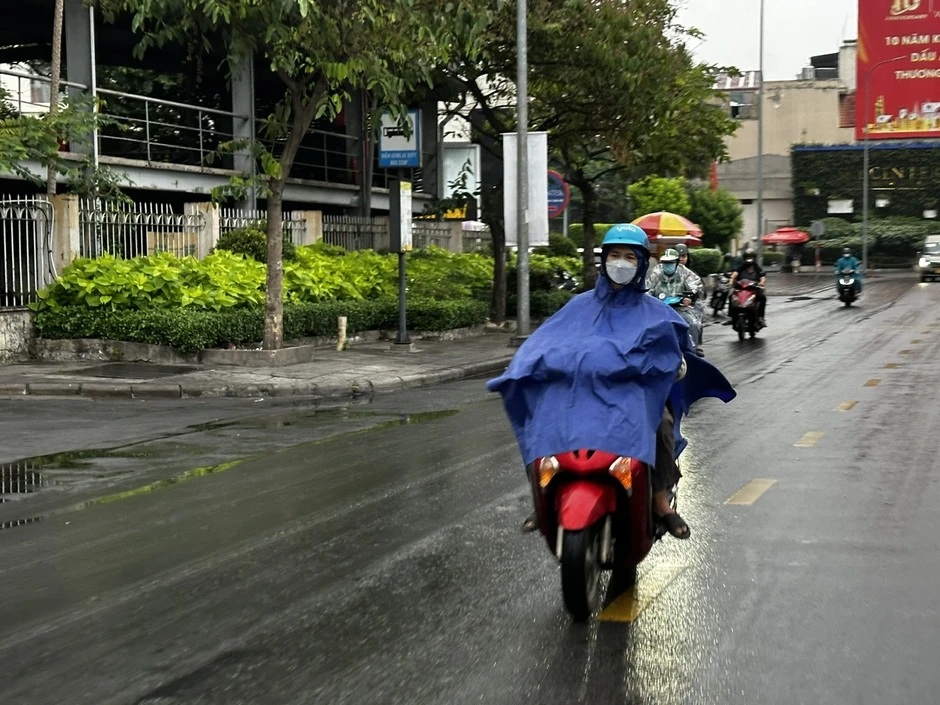 Giông sét cả buổi chiều, nơi nào ở TP.HCM sẽ có mưa trái mùa? Giông sét cả buổi chiều, nơi nào ở TP.HCM sẽ có mưa trái mùa?