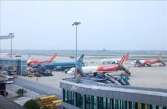 Giữ 'nhịp'&nbsp;ngành hàng không khi bề mặt đỗ sân bay chạm ngưỡng 80 độ C&nbsp;