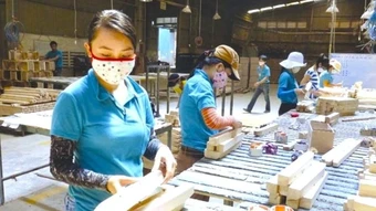 Giữ ổn định sản xuất, kinh doanh và đời sống của người dân