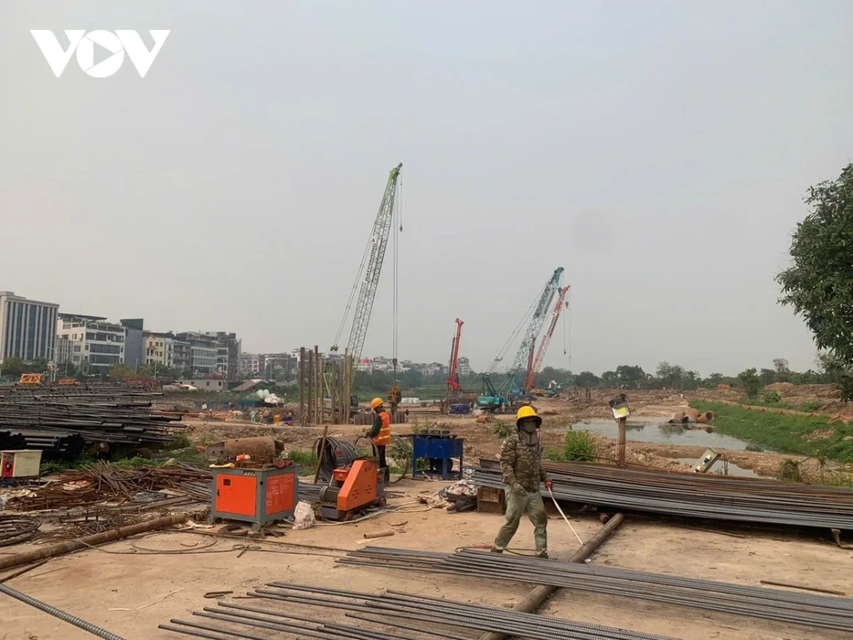 Gỡ “nút thắt” mặt bằng, quyết tâm không để chậm tiến độ 3 cây cầu qua sông Hồng Gỡ “nút thắt” mặt bằng, quyết tâm không để chậm tiến độ 3 cây cầu qua sông Hồng