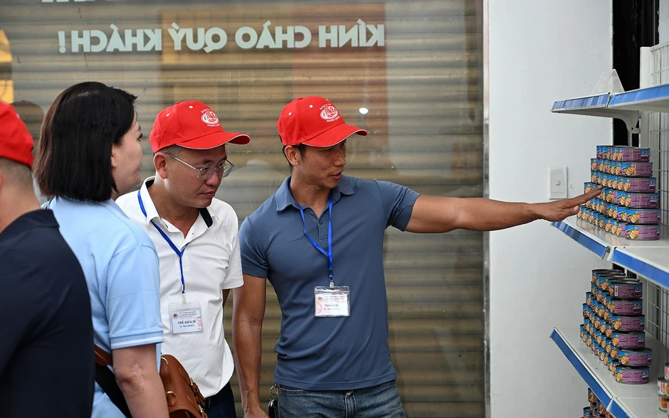 Hạ Long Canfoco mời Nhà phân phối tham quan nhà máy sau khi tái sản xuất Hạ Long Canfoco mời Nhà phân phối tham quan nhà máy sau khi tái sản xuất