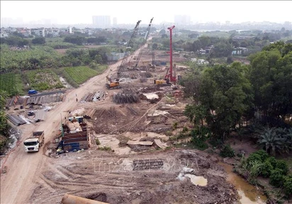 Hà Nội điều chỉnh giao thông một số tuyến đường phục vụ thi công cầu Trần Hưng Đạo