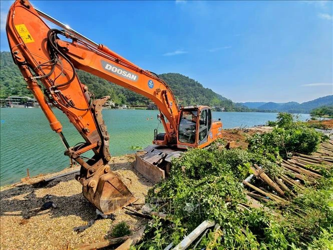 Hà Nội ra quân giải tỏa vi phạm trong phạm vi bảo vệ công trình thủy lợi hồ Đồng Đò Hà Nội ra quân giải tỏa vi phạm trong phạm vi bảo vệ công trình thủy lợi hồ Đồng Đò