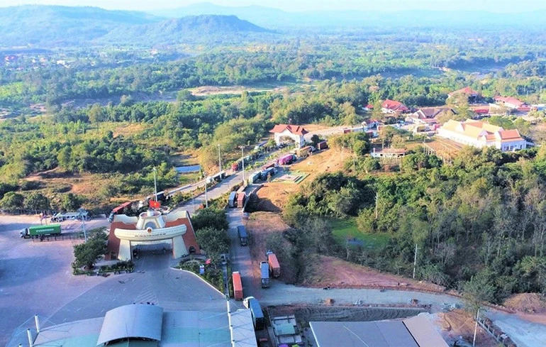 Hạ tầng chiến lược và kết nối vùng: “Đòn bẩy” thu hút FDI vào tỉnh Quảng Trị Hạ tầng chiến lược và kết nối vùng: “Đòn bẩy” thu hút FDI vào tỉnh Quảng Trị